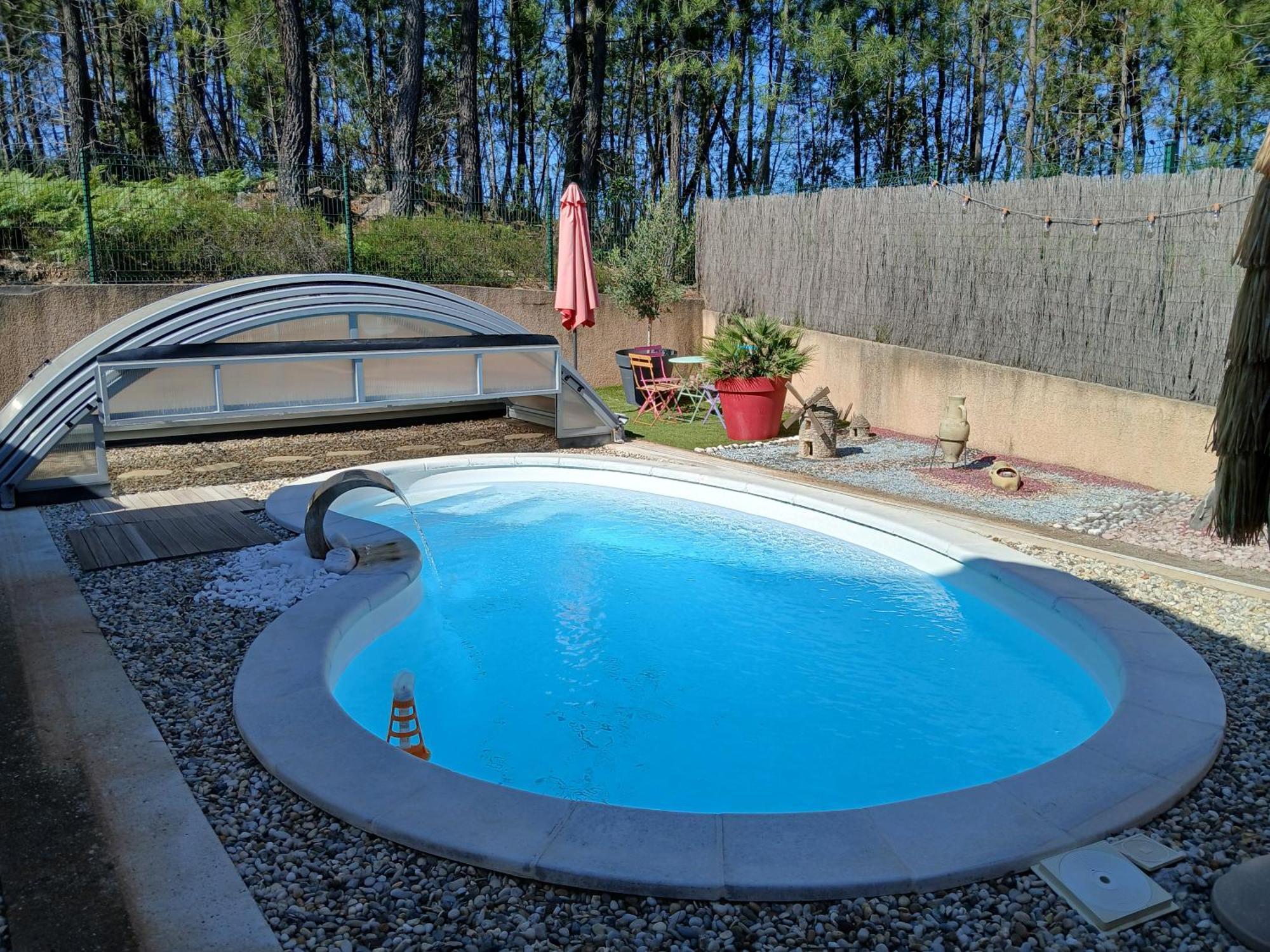 Chalet Charmant Avec Piscine Mercuer ภายนอก รูปภาพ