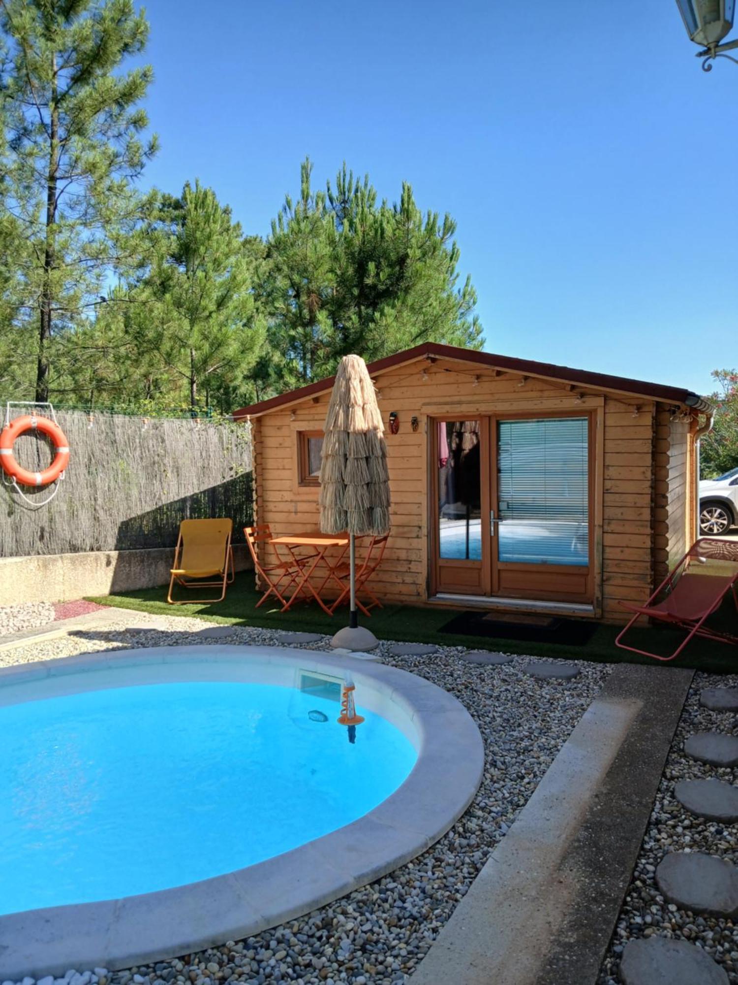 Chalet Charmant Avec Piscine Mercuer ภายนอก รูปภาพ